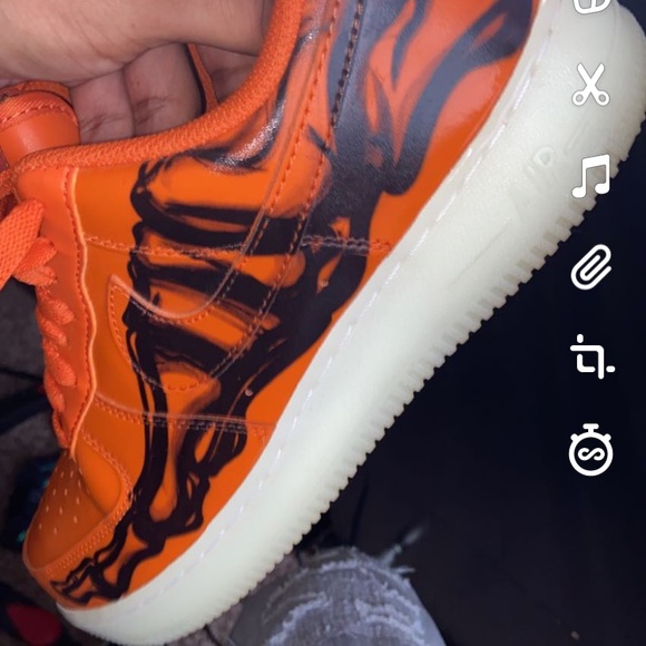 Selling cause I don’t wear them an I need money to buy my mom something